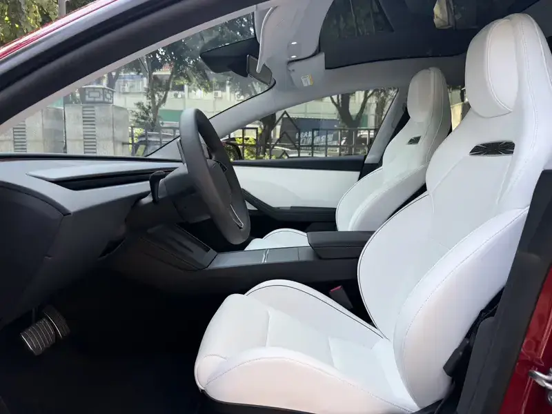 2025 Tesla Model 3 с пробегом 1 900 км