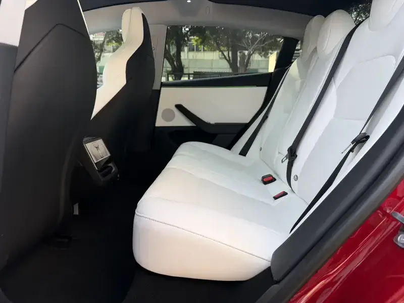 2025 Tesla Model 3 с пробегом 1 900 км