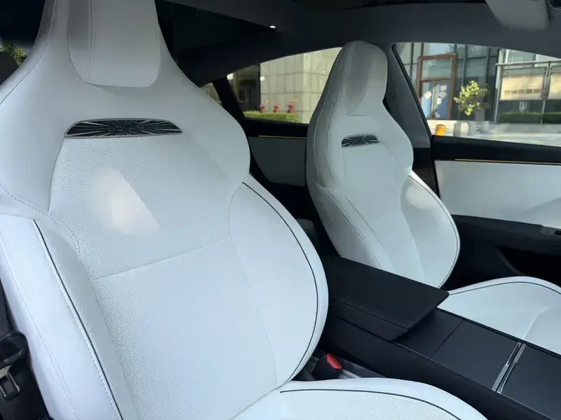 2025 Tesla Model 3 с пробегом 1 900 км