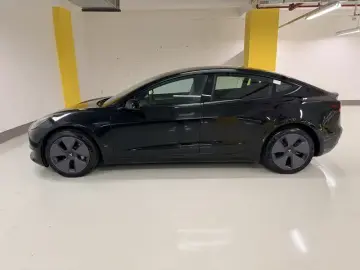 2022 Tesla Model 3 с пробегом 26 600 км