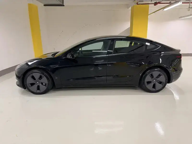 2022 Tesla Model 3 с пробегом 26 600 км