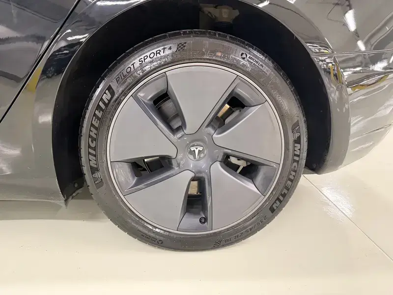 2022 Tesla Model 3 с пробегом 26 600 км