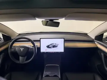 2022 Tesla Model 3 с пробегом 26 600 км