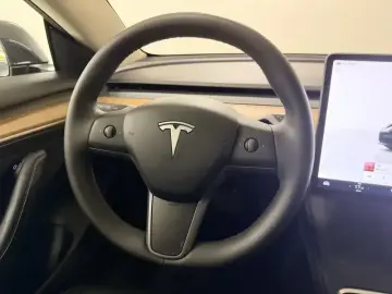 2022 Tesla Model 3 с пробегом 26 600 км