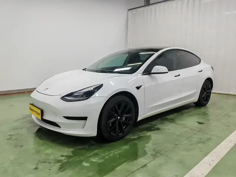 2022 Tesla Model 3 с пробегом 61 000 км