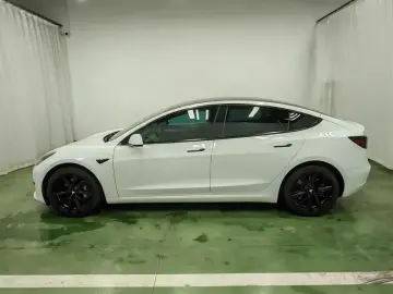 2022 Tesla Model 3 с пробегом 61 000 км