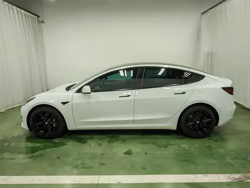 2022 Tesla Model 3 с пробегом 61 000 км