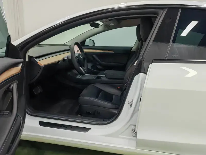2022 Tesla Model 3 с пробегом 61 000 км