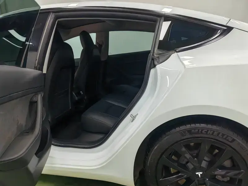 2022 Tesla Model 3 с пробегом 61 000 км