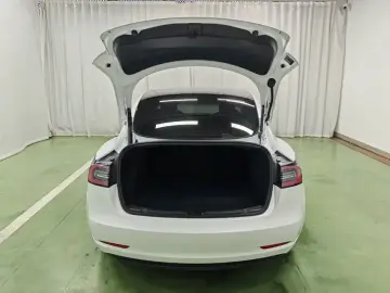 2022 Tesla Model 3 с пробегом 61 000 км