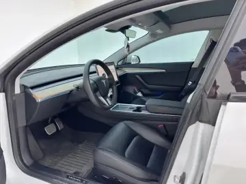 2022 Tesla Model 3 с пробегом 53 000 км