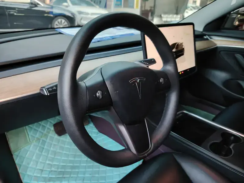 2022 Tesla Model 3 с пробегом 79 000 км