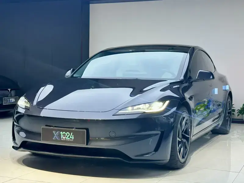 2024 Tesla Model 3 с пробегом 64 000 км