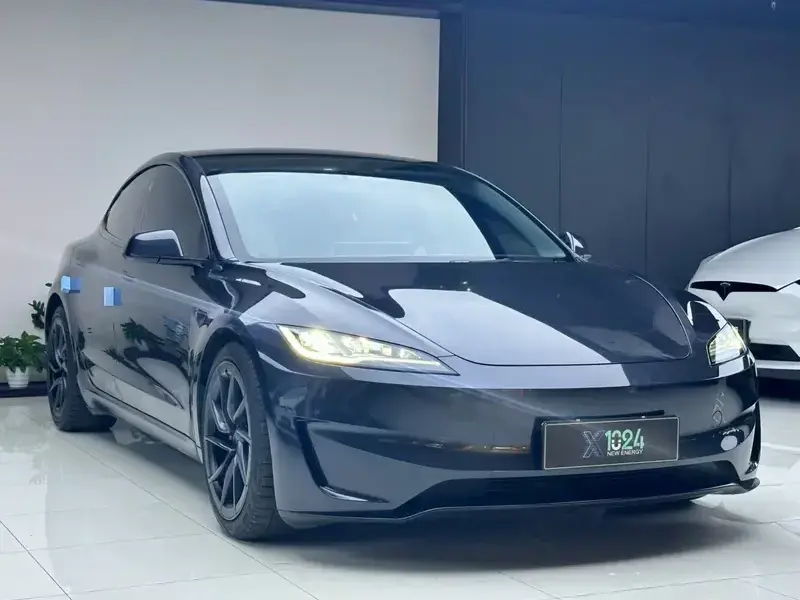 2024 Tesla Model 3 с пробегом 64 000 км