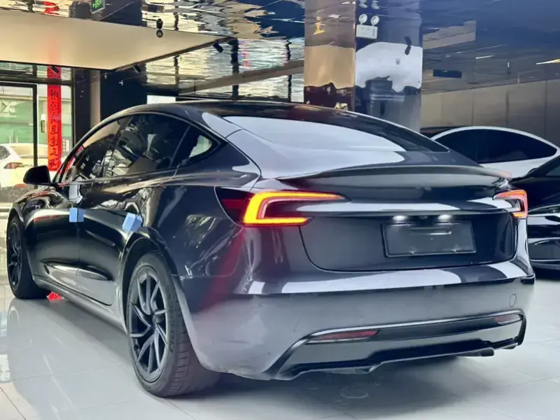 2024 Tesla Model 3 с пробегом 64 000 км