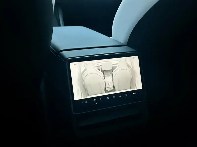 2024 Tesla Model 3 с пробегом 64 000 км