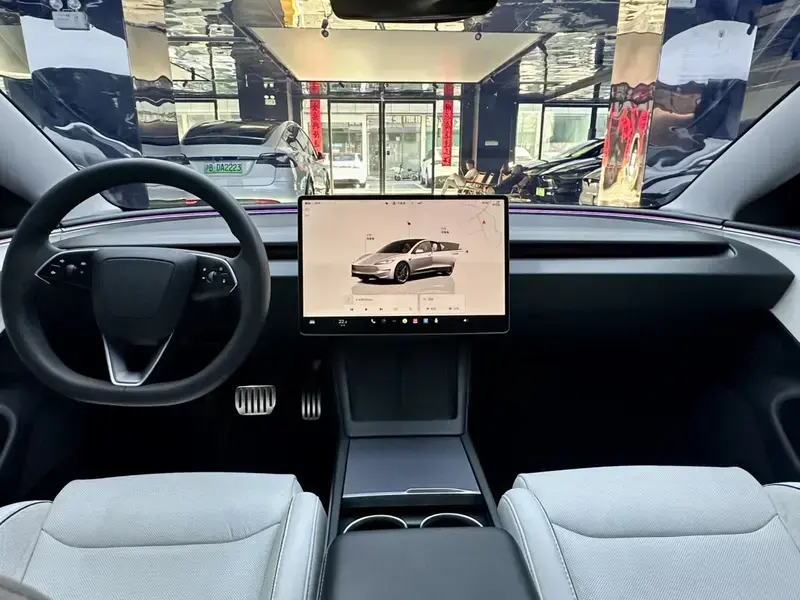 2024 Tesla Model 3 с пробегом 64 000 км