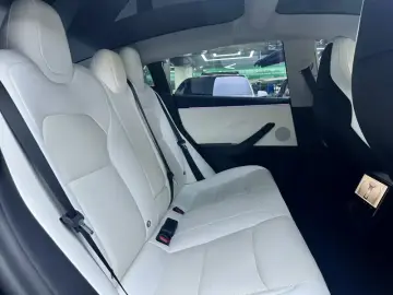 2024 Tesla Model 3 с пробегом 64 000 км