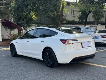 2025 Tesla Model 3 с пробегом 25 000 км
