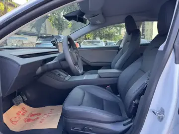 2025 Tesla Model 3 с пробегом 25 000 км