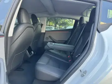 2025 Tesla Model 3 с пробегом 25 000 км