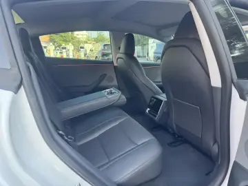2025 Tesla Model 3 с пробегом 25 000 км