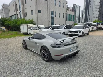2022 Porsche Cayman GT4 с пробегом 7 800 км
