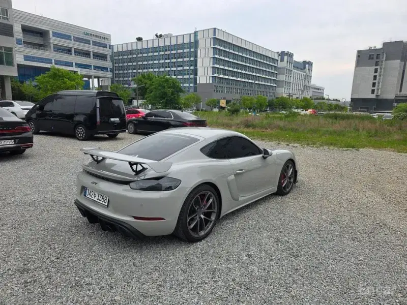2022 Porsche Cayman GT4 с пробегом 7 800 км