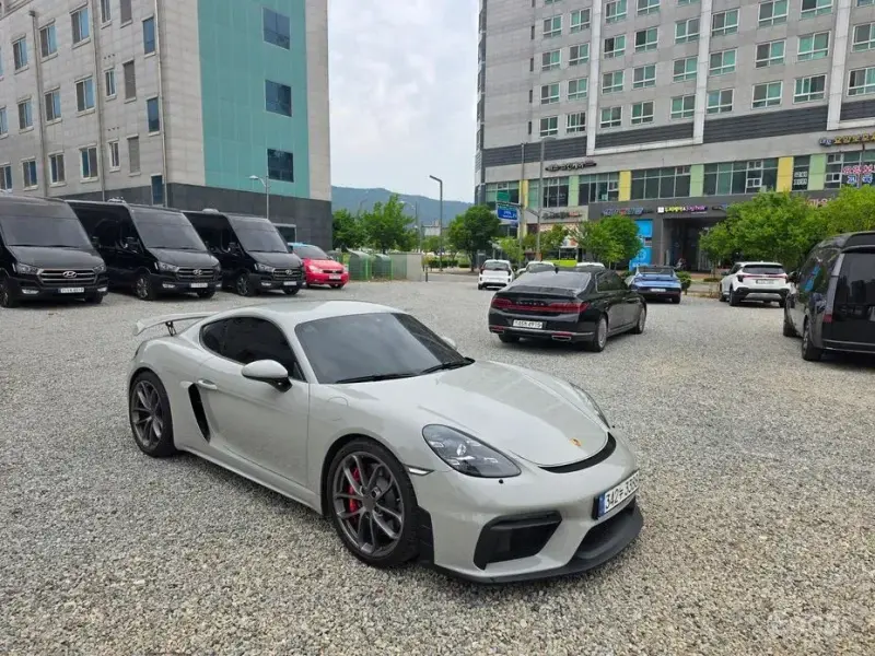 2022 Porsche Cayman GT4 с пробегом 7 800 км
