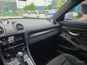 2022 Porsche Cayman GT4 с пробегом 7 800 км