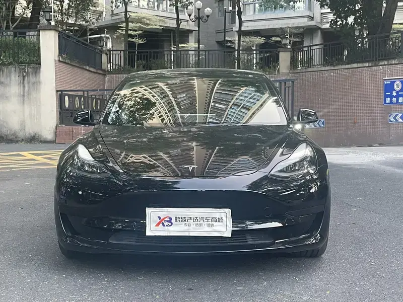 2021 Tesla Model 3 с пробегом 65 000 км