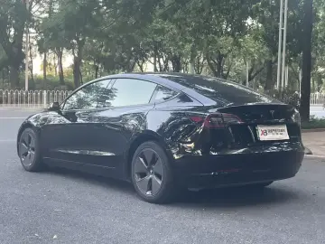 2021 Tesla Model 3 с пробегом 65 000 км