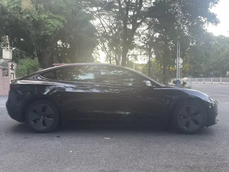 2021 Tesla Model 3 с пробегом 65 000 км