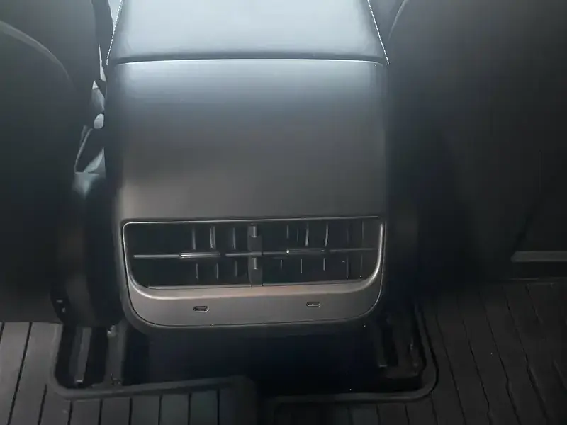 2021 Tesla Model 3 с пробегом 65 000 км