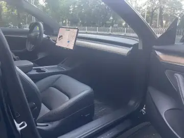 2021 Tesla Model 3 с пробегом 65 000 км