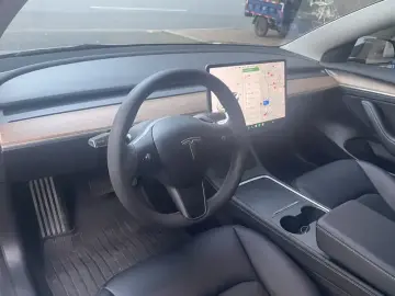 2021 Tesla Model 3 с пробегом 65 000 км