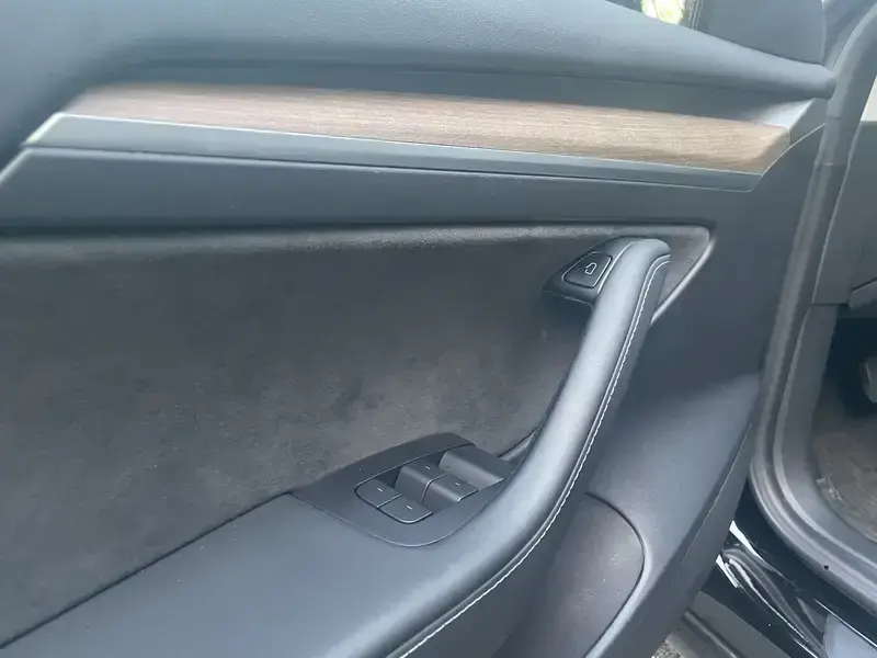 2021 Tesla Model 3 с пробегом 65 000 км