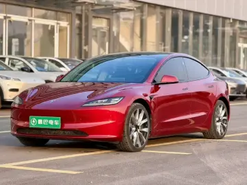 2023 Tesla Model 3 с пробегом 33 000 км