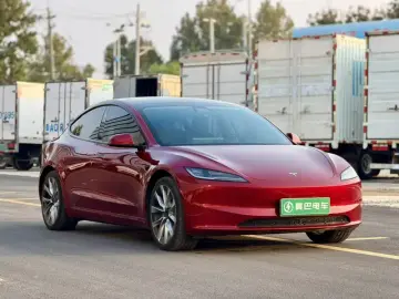 2023 Tesla Model 3 с пробегом 33 000 км