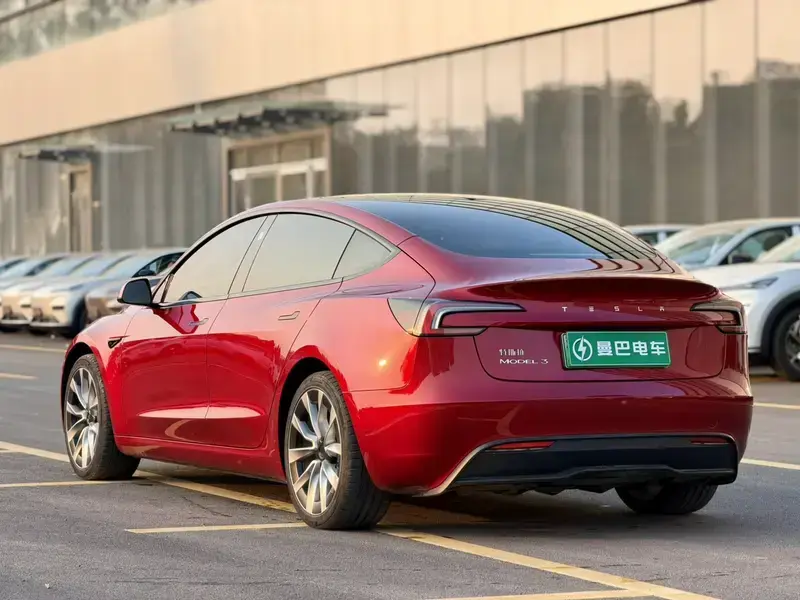 2023 Tesla Model 3 с пробегом 33 000 км