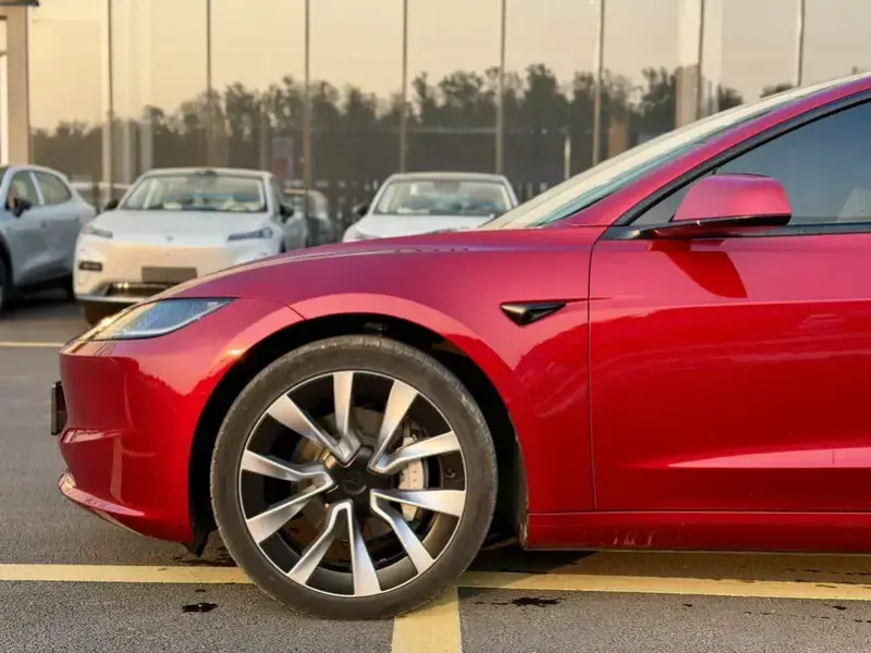 2023 Tesla Model 3 с пробегом 33 000 км