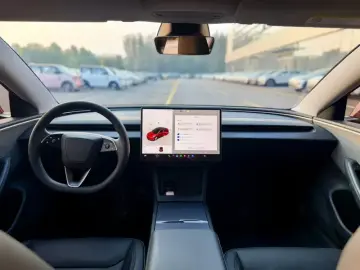 2023 Tesla Model 3 с пробегом 33 000 км