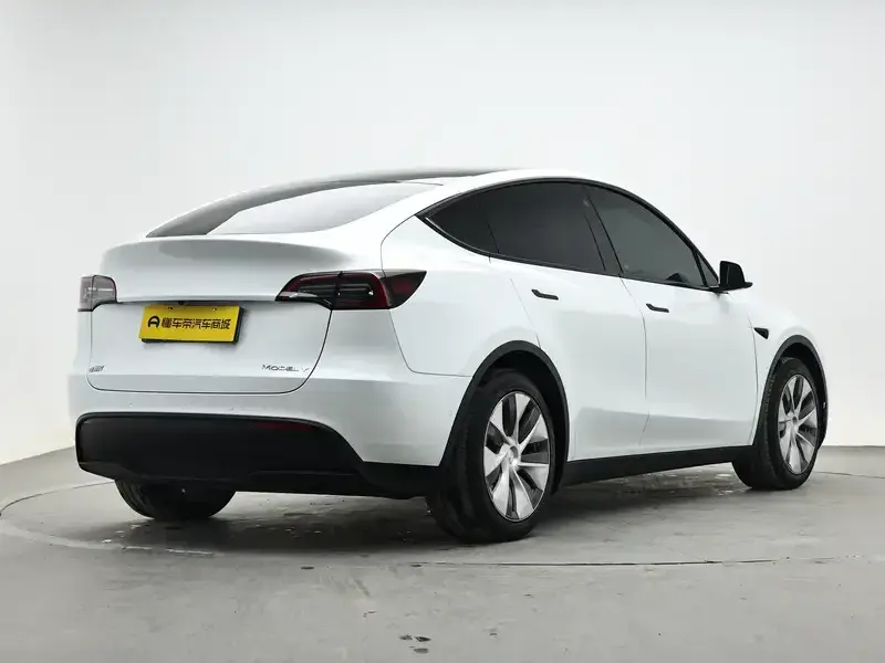 2022 Tesla Model Y с пробегом 44 800 км