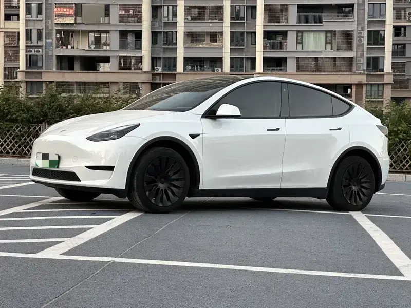 2024 Tesla Model Y с пробегом 24 000 км