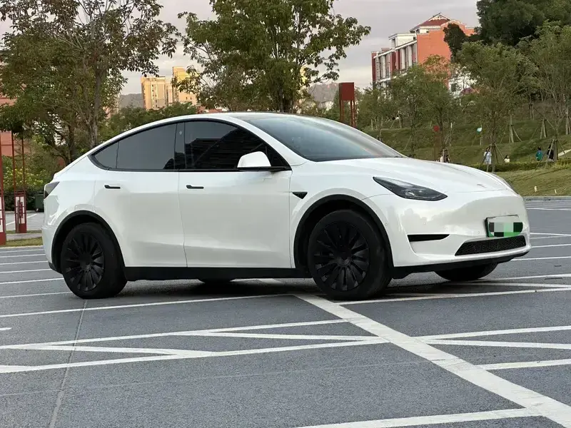 2024 Tesla Model Y с пробегом 24 000 км