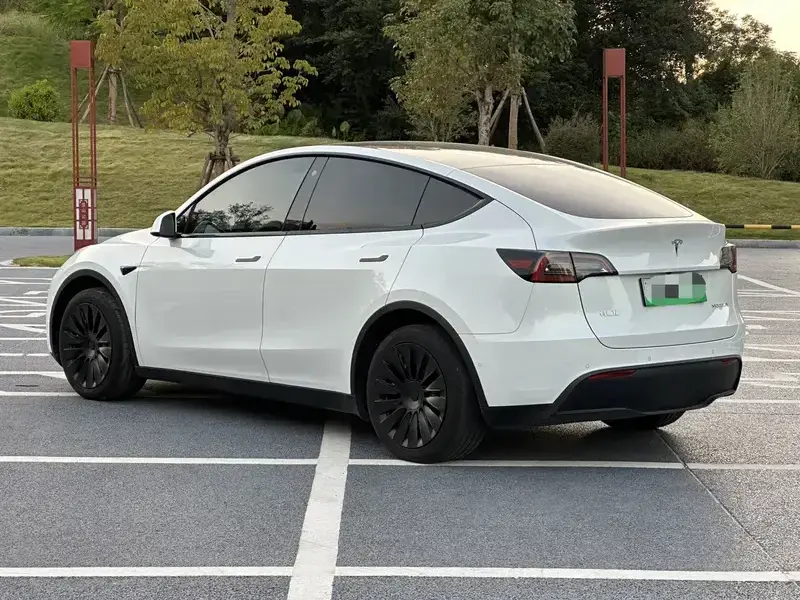 2024 Tesla Model Y с пробегом 24 000 км