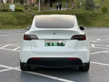 2024 Tesla Model Y с пробегом 24 000 км