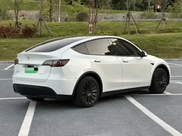 2024 Tesla Model Y с пробегом 24 000 км