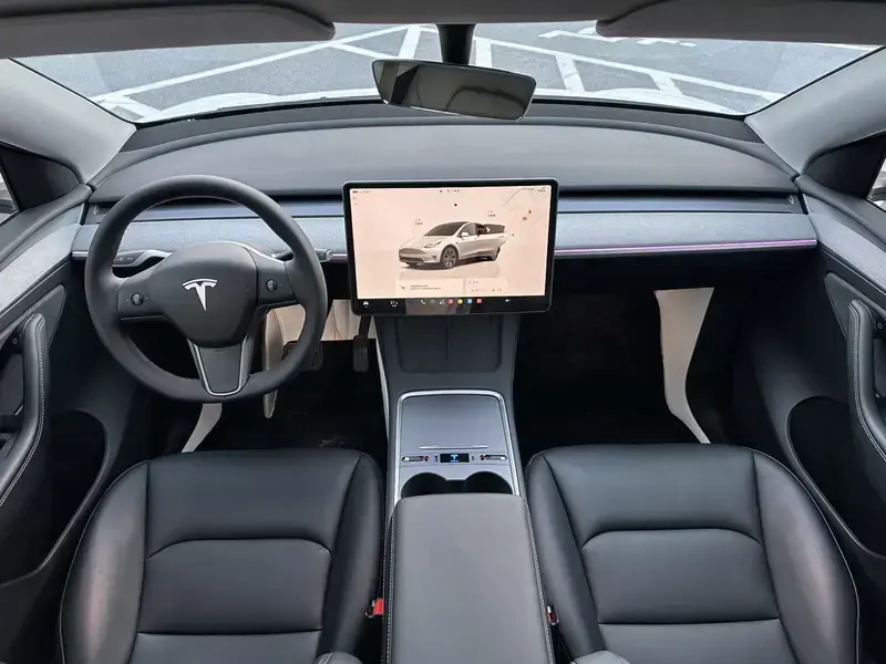 2024 Tesla Model Y с пробегом 24 000 км
