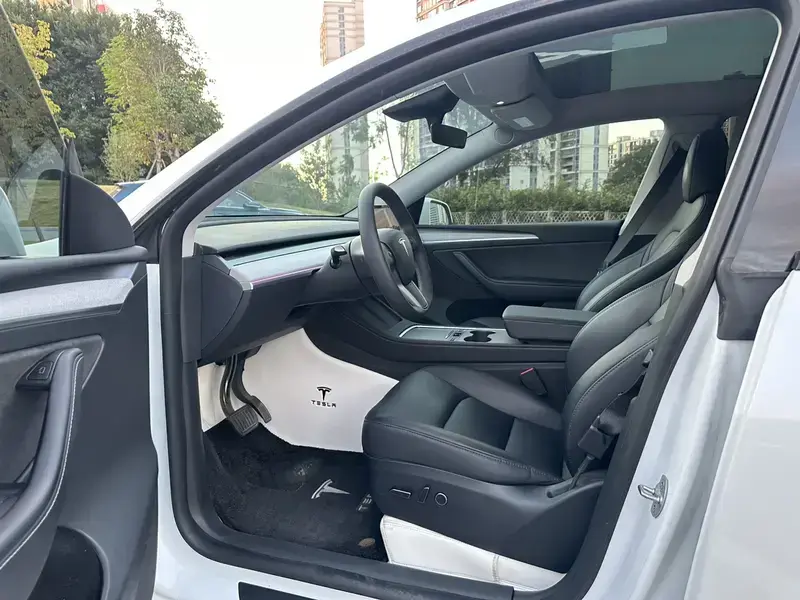 2024 Tesla Model Y с пробегом 24 000 км